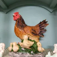 مجسمه بزرگ مرغ و جوجه هاش