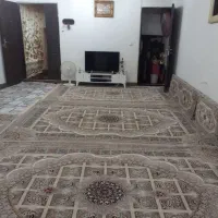 فرش و پشتی