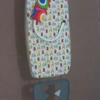 میز اتو به کار کرده به همرا یک دسته اشانتیون