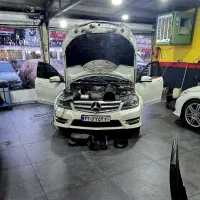 کارآموز و مکانیک نیمه ماهر تعمیرگاه آلمانی بنز bmw