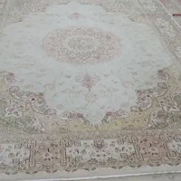 یک عدد فرش نه متری کرمی سالم وتمیز