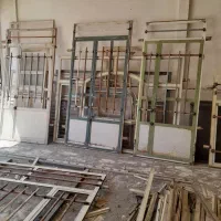 درب ورودی پنجره اهنی سنگین حیاط حیاطی