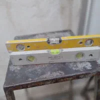 دوعدد تراز بنائی یکی ۳۵ سانتیمتر یکی ۳۰ سانتمتر