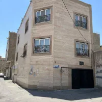 ملک ویلایی دارای دو واحد ۱۰۰ متری و یک مغازه ۶۰متر