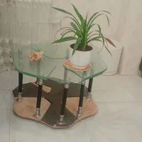 میز شیشه ای چند ضلعی شیک با پایه های فلزی
