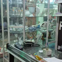 ویترین قفسه مغازه آلومینیوم و شیشه