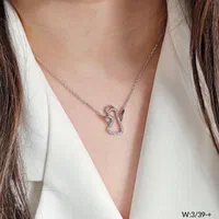 گردنبند نقره قلب تاج دار کادو تولد روز عشق کد0818