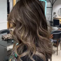 دستیار رنگ و لایت|استخدام درمانی، زیبایی، بهداشتی|تهران, گلستان (شهرک راه آهن)|دیوار