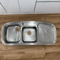 سینک به همراه اتصالات زیر