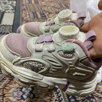 کتانی و کفش