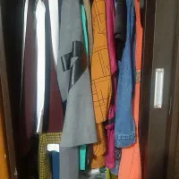 تعداد زیادی لباس