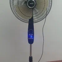 دوعدد پنکه پایه بلند دارای کنترل