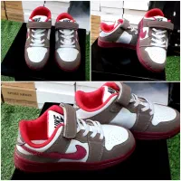 ک ف ش کفش|کیف، کفش، کمربند|کبودرآهنگ, |دیوار