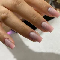 خدمات کاشت ناخن