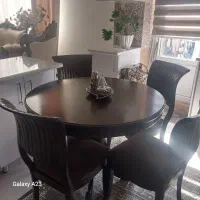 میز‌ناهار‌خوری چوب چهارنفره