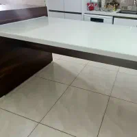 میز جزیره و کابینت متصل به آن