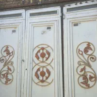 درب حیاط و پارکینگ زیبا