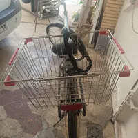 دوچرخه قدیمی سالم ومحکم تو خونه داره خاک میخوره|دوچرخه، اسکیت، اسکوتر|شیراز, قلعه شاهزاده بیگم|دیوار