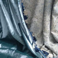 کنار پرده ای دوسری کرم قهوه ای و ابی درباری مگلدار|پرده، رانر، رومیزی|نور, |دیوار