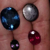 یاقوت توپاز نشان