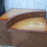 یک مبل دو نفره همراه میز