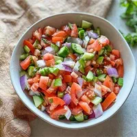 آماده سازی سالاد شیرازی و تایپ انجام می دهم.|خوردنی و آشامیدنی|تهران, جی|دیوار