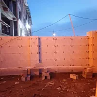 استاد کار وکارگر برای کاشیکاری