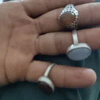 باسلام خدمت دوستان سه عدد انگوشتر و یک عدد ساعت