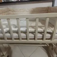 تخت کنار مادر