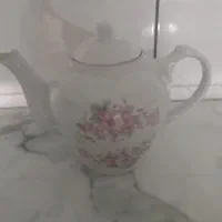 دودست لیوان چای خوری یک سوپ خوری ویک قوری نو