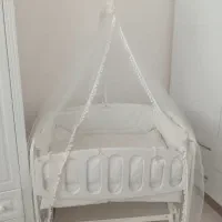 تخت کنار مادر