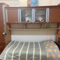 تخت خواب و کمد