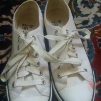 یک جفت کتانی بسیارعالی سایز ۴۰