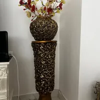 گلدان و پایه گلدان دکوری