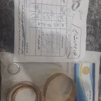 مقداری طلا ۱۰۰ بالای تابلو