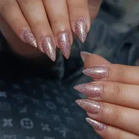 کاشت ناخن کراتین