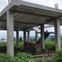 زمین نیمه کاره ۲۱۷متر واسکلت ۱۴۹متر