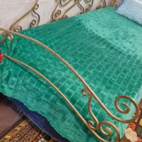 تخت فرفورژه بسیار زیبا رنگ طلایی
