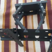 پایه نگهدارنده  تلوزیون در دیوار