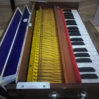 ارمنی|پیانو، کیبورد، آکاردئون|میان ولایت, |دیوار