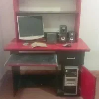 میز کامپیوتر و کتابخانه