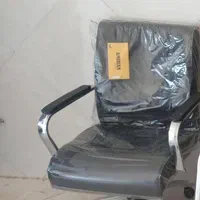 صندلی مدیریتی و اداری آکبند جک دار دو حالته