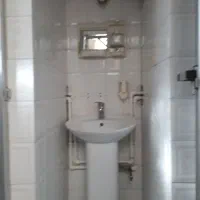 روشویی ودرب حمام وپنجره بهداشتی