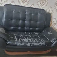 مبل چرم ترک فقط نشیمنش نیاز ب تعمیر داره