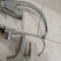 شیرآلات و درب سرویس بهداشتی