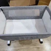 تخت کنار مادر