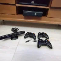 ایکس باکس xbox360 با سه دسته و جی تگ شده و کینکت