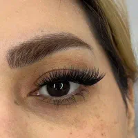کاشت مژه با تخفیف ویژه