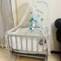 گهواره کنار مادر