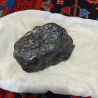 مشکوک به شهاب سنگ|کلکسیون اشیاء عتیقه|مهاجران, |دیوار